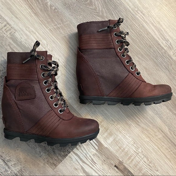 Eggplant Sorel Lexie Wedge - Picture 2 of 3